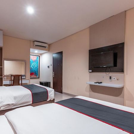 Collection O Hotel Igloo Bekasi Bagian luar foto