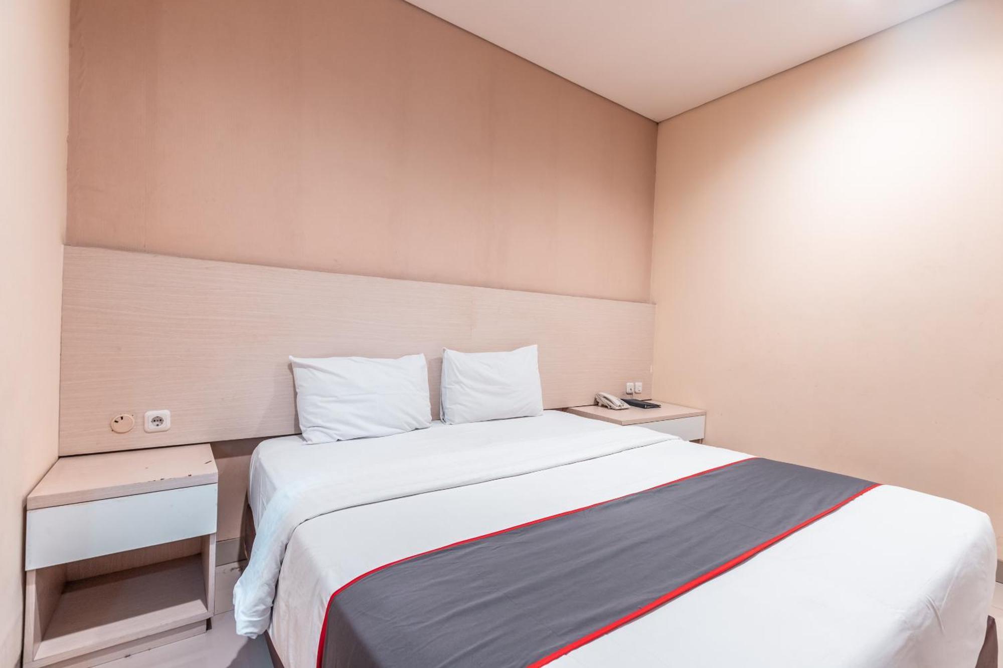 Collection O Hotel Igloo Bekasi Bagian luar foto