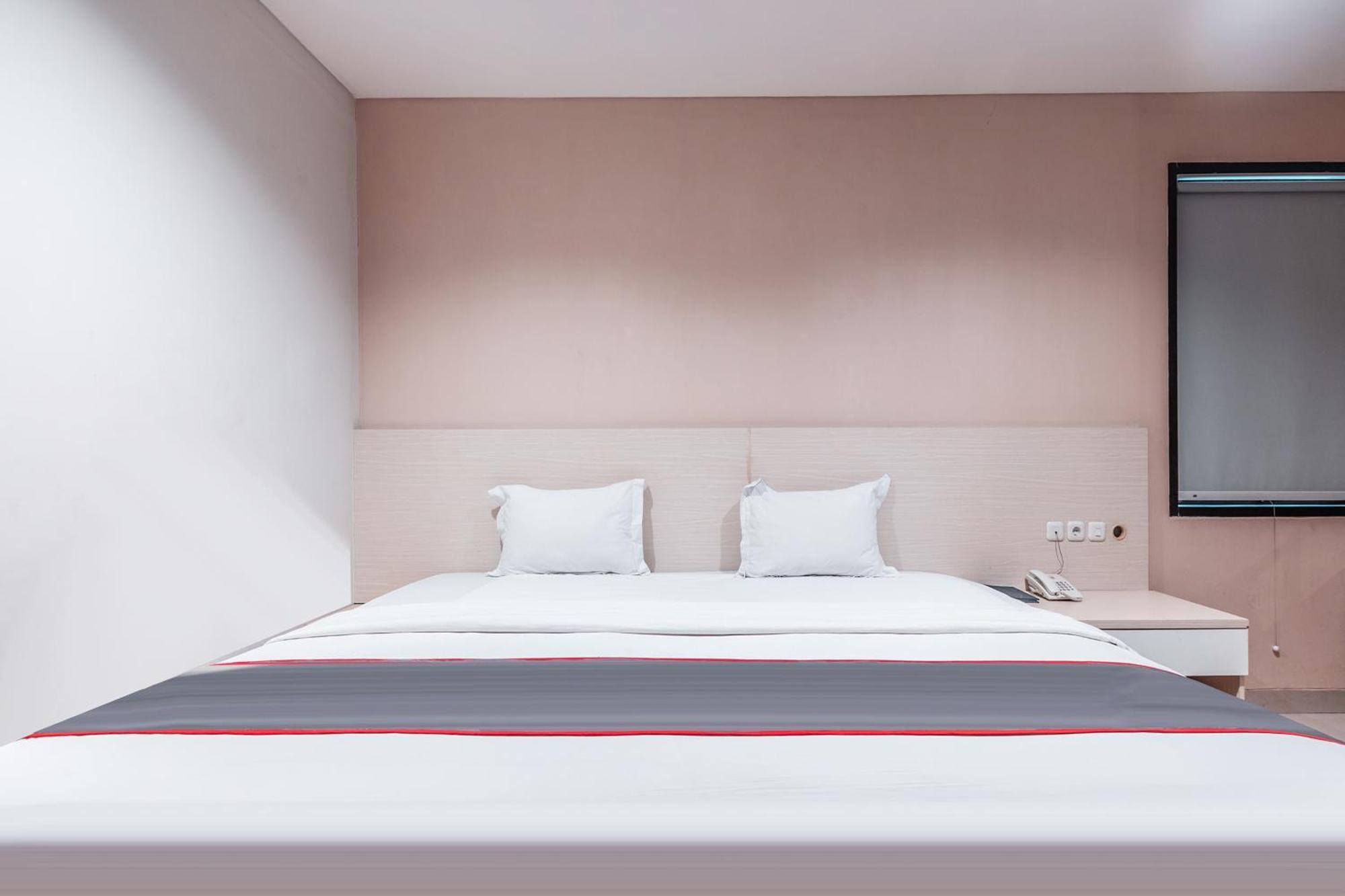 Collection O Hotel Igloo Bekasi Bagian luar foto