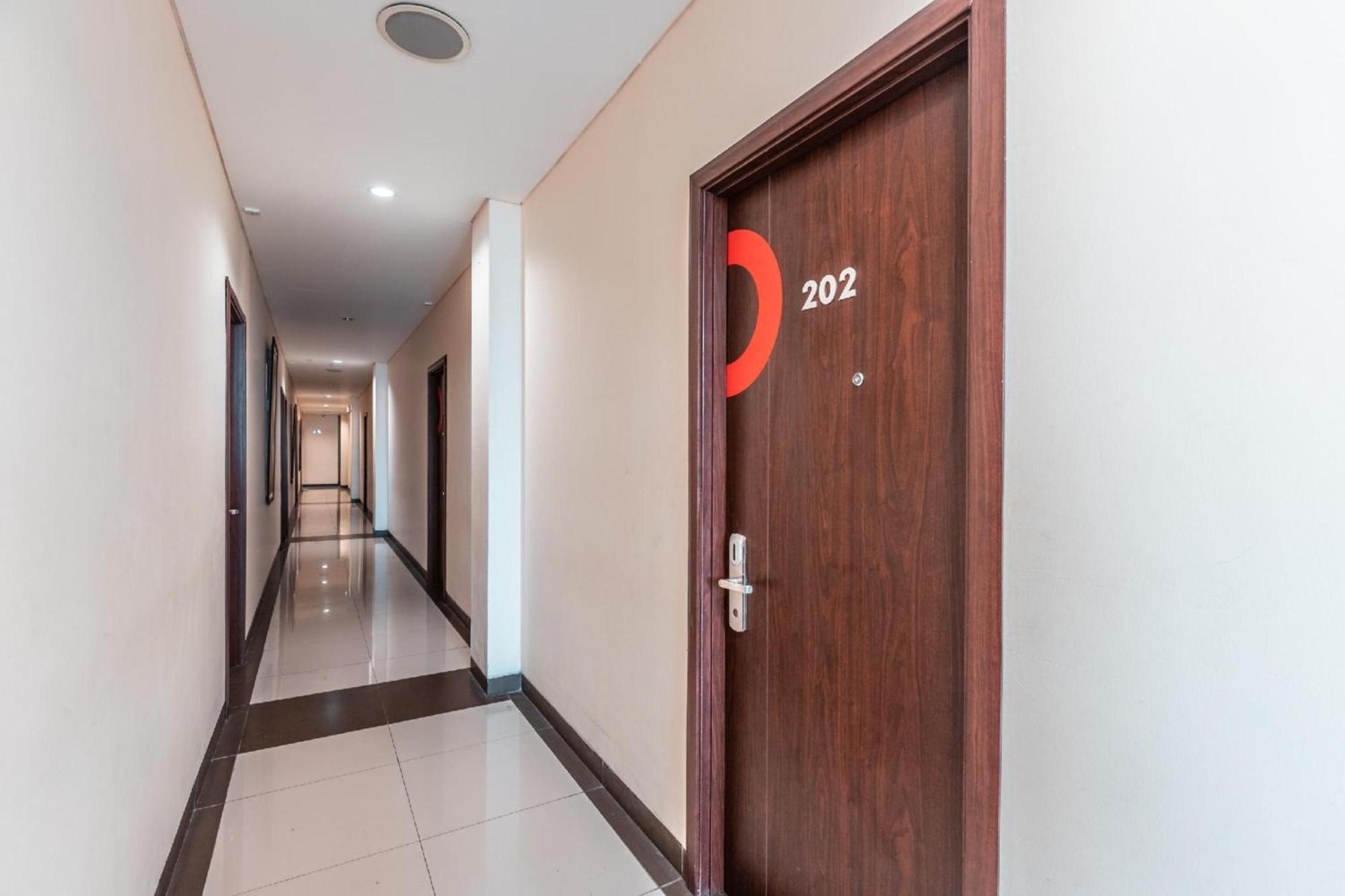 Collection O Hotel Igloo Bekasi Bagian luar foto