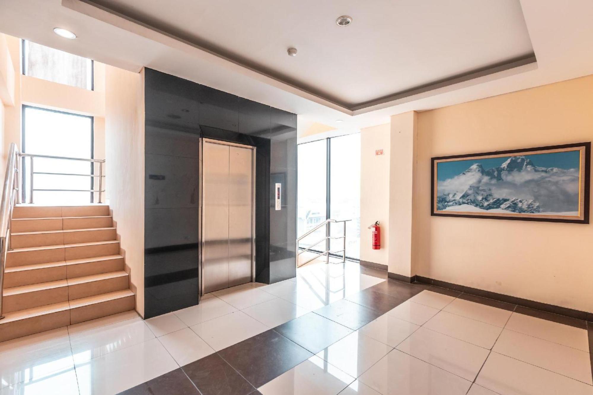 Collection O Hotel Igloo Bekasi Bagian luar foto