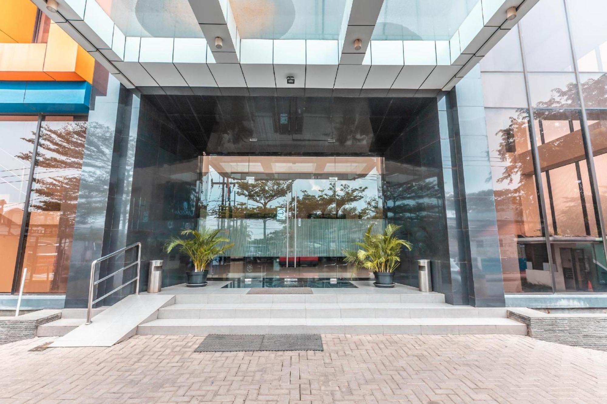 Collection O Hotel Igloo Bekasi Bagian luar foto
