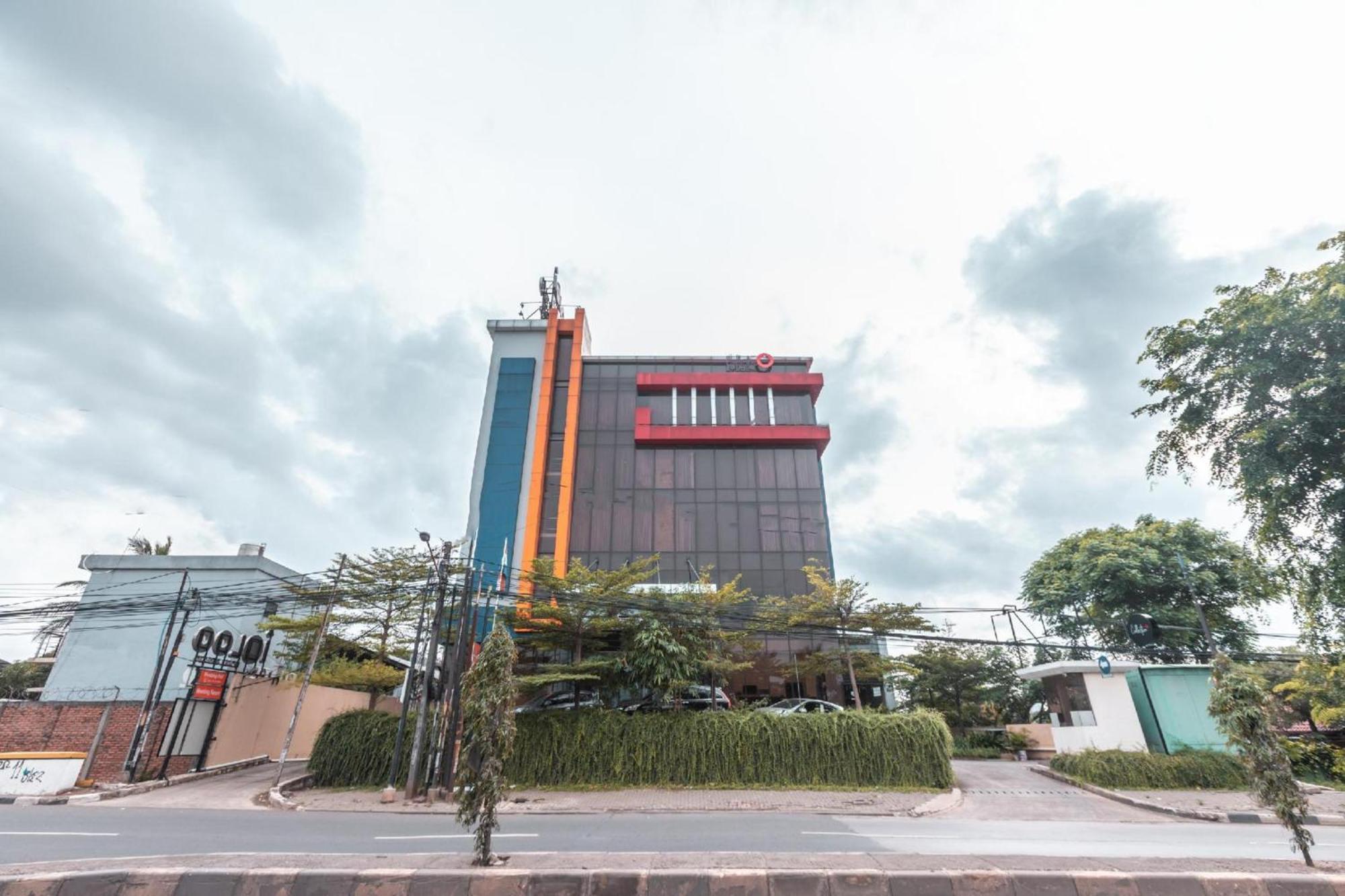 Collection O Hotel Igloo Bekasi Bagian luar foto